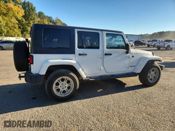 ✅ 2010 Jeep Wrangler Unlimited Sahara • VIN: 1J4HA5H19AL214182 • Lot: 91883275. Wystawiony na Copart z przebiegiem 227 656 mil. Bezpłatny archiwum sprzedaży aukcyjnych z USA i szczegółowy raport historii pojazdu na DreamBid. Zdjęcie 3.