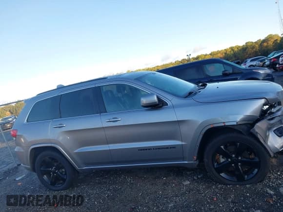 ✅ 2015 Jeep Grand Cherokee Altitude • VIN: 1C4RJEAG5FC668977 • Lot: 43569017. Wystawiony na IAAI z przebiegiem 109 662 mil. Bezpłatny archiwum sprzedaży aukcyjnych z USA i szczegółowy raport historii pojazdu na DreamBid. Zdjęcie 14.