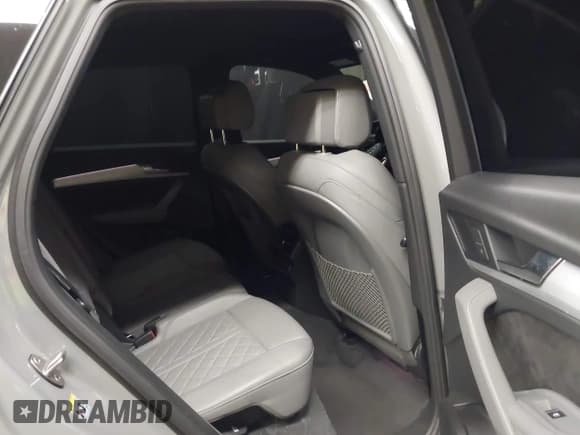 ✅ 2020 Audi SQ5 Prestige • VIN: WA1C4AFY8L2065153 • Lot: 43441846. Listed on IAAI with 28,145 mi. Free auction sales archive from the USA and detailed vehicle history report at DreamBid. Image 8.