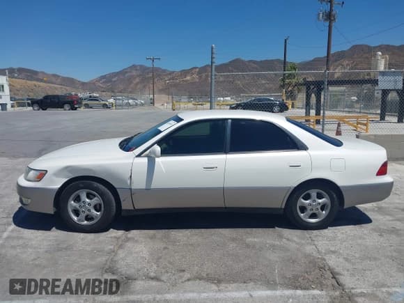 ✅ 1998 Lexus ES 300 • VIN: JT8BF28G6W5027315 • Lot: 42836930. Listed on IAAI with 93,062 mi. Free auction sales archive from the USA and detailed vehicle history report at DreamBid. Image 14.