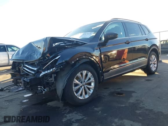 ✅ 2018 Volkswagen Tiguan SEL • VIN: 3VV3B7AX0JM187705 • Lot: 43674121. Wystawiony na IAAI z przebiegiem 106 109 mil. Bezpłatny archiwum sprzedaży aukcyjnych z USA i szczegółowy raport historii pojazdu na DreamBid. Zdjęcie 2.