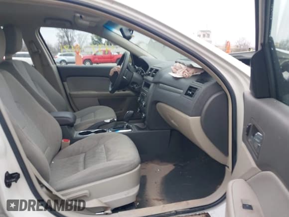 ✅ 2010 Ford Fusion SE • VIN: 3FAHP0HA1AR178700 • Lot: 43734481. Wystawiony na IAAI z przebiegiem 80 996 mil. Bezpłatny archiwum sprzedaży aukcyjnych z USA i szczegółowy raport historii pojazdu na DreamBid. Zdjęcie 5.