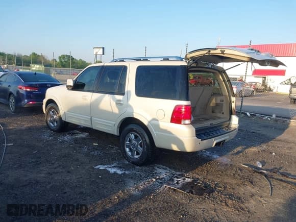 ✅ 2005 Ford Expedition Limited • VIN: 1FMFU20545LA72293 • Lot: 42000912. Wystawiony na IAAI z przebiegiem 182 117 mil. Bezpłatny archiwum sprzedaży aukcyjnych z USA i szczegółowy raport historii pojazdu na DreamBid. Zdjęcie 3.
