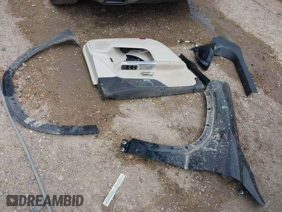 ✅ 2022 Mercedes-Benz GLB 250 • VIN: W1N4M4GB9NW239418 • Лот: 42448844. Опубликован ранее на IAAI с пробегом 51 836 миль. Бесплатный доступ к архиву аукционных продаж из США и подробный отчёт об истории автомобиля на DreamBid. Изображение 12.