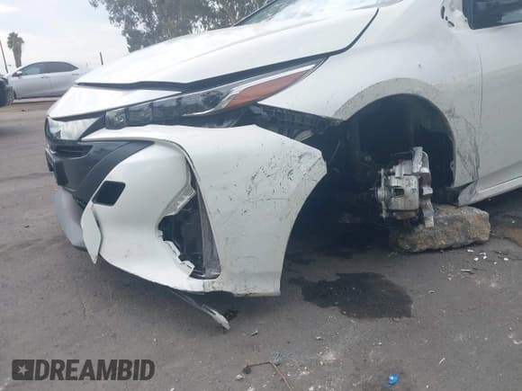 ✅ 2020 Toyota Prius Limited • VIN: JTDKARFPXL3157889 • Lot: 43685862. Wystawiony na IAAI z przebiegiem 119 399 mil. Bezpłatny archiwum sprzedaży aukcyjnych z USA i szczegółowy raport historii pojazdu na DreamBid. Zdjęcie 12.