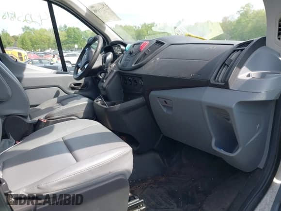 ✅ 2019 Ford Transit • VIN: 1FTYE9ZM5KKA75945 • Lot: 42251898. Listed on IAAI with 225,622 mi. Free auction sales archive from the USA and detailed vehicle history report at DreamBid. Image 5.