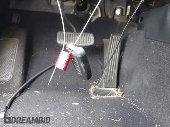 ✅ 2013 Hyundai Genesis Coupe 2.0T • VIN: KMHHT6KD0DU091858 • Lot: 42923154. Wystawiony na IAAI z przebiegiem 128 246 mil. Bezpłatny archiwum sprzedaży aukcyjnych z USA i szczegółowy raport historii pojazdu na DreamBid. Zdjęcie 11.