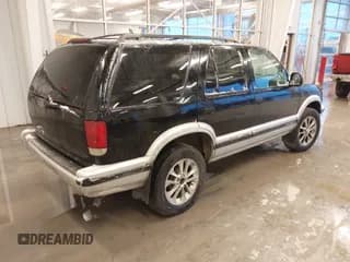 ✅ 1996 Chevrolet Blazer • VIN: 1GNDT13W2T2140730 • Lot: 41552544. Wystawiony na IAAI z przebiegiem 241 695 mil. Bezpłatny archiwum sprzedaży aukcyjnych z USA i szczegółowy raport historii pojazdu na DreamBid. Zdjęcie 4.