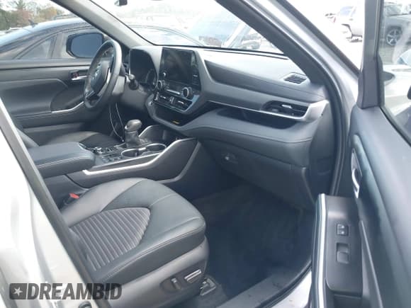 ✅ 2024 Toyota Highlander LE • VIN: 5TDKDRBH3RS531904 • Лот: 40509853. Опубликован ранее на IAAI с пробегом 12 408 миль. Бесплатный доступ к архиву аукционных продаж из США и подробный отчёт об истории автомобиля на DreamBid. Изображение 5.