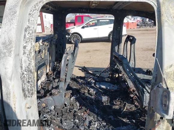 ✅ 2019 Chevrolet Silverado 1500 LT • VIN: 1GCPYDEK0KZ328333 • Lot: 41480622. Wystawiony na IAAI z przebiegiem Nie podano. Bezpłatny archiwum sprzedaży aukcyjnych z USA i szczegółowy raport historii pojazdu na DreamBid. Zdjęcie 8.