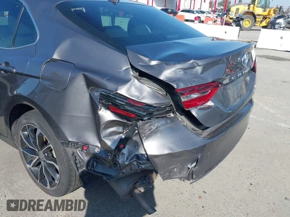 ✅ 2021 Toyota Camry Hybrid LE • VIN: 4T1C31AK8MU548512 • Lot: 43508019. Listed on IAAI with 56,771 mi. Free auction sales archive from the USA and detailed vehicle history report at DreamBid. Image 6.