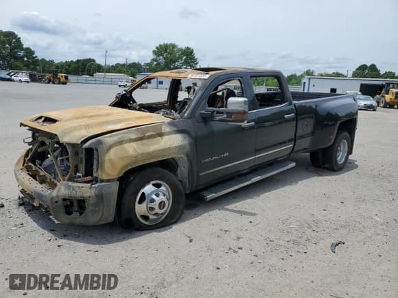 ✅ 2019 GMC Sierra 3500HD Denali • VIN: 1GT42WEY3KF149547 • Лот: 59191335. Опубликован ранее на Copart с пробегом Не указан. Бесплатный доступ к архиву аукционных продаж из США и подробный отчёт об истории автомобиля на DreamBid. Изображение 1.