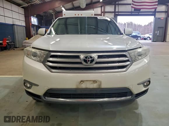 ✅ 2013 Toyota Highlander Plus • VIN: 5TDBK3EHXDS181999 • Lot: 94299105. Listed on Copart with 158,186 mi. Free auction sales archive from the USA and detailed vehicle history report at DreamBid. Image 5.