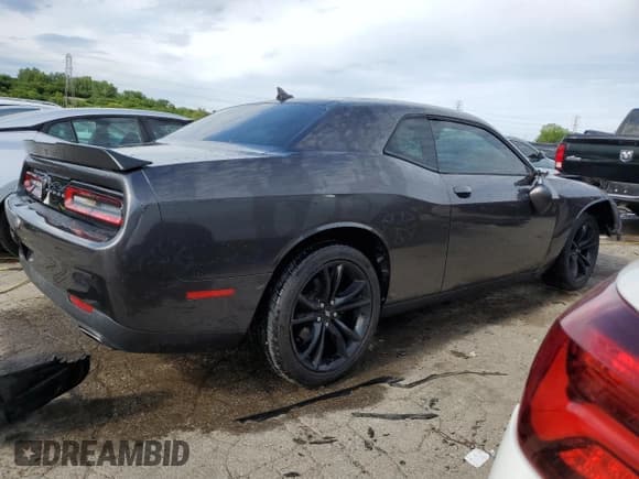 ✅ 2018 Dodge Challenger SXT Plus • VIN: 2C3CDZAG2JH276862 • Lot: 58444714. Wystawiony na Copart z przebiegiem 48 227 mil. Bezpłatny archiwum sprzedaży aukcyjnych z USA i szczegółowy raport historii pojazdu na DreamBid. Zdjęcie 3.