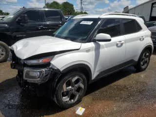 ✅ 2021 Hyundai Venue SEL • VIN: KMHRC8A32MU096746 • Lot: 68939624. Wystawiony na Copart z przebiegiem 23 302 mil. Bezpłatny archiwum sprzedaży aukcyjnych z USA i szczegółowy raport historii pojazdu na DreamBid. Zdjęcie 1.