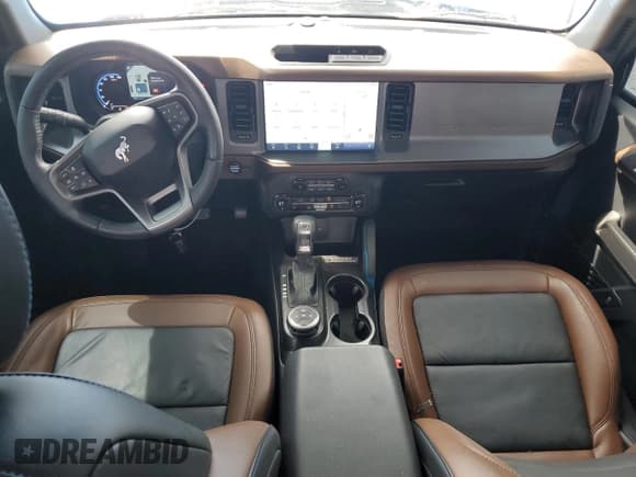 ✅ 2023 Ford Bronco • VIN: 1FMEE5BP9PLB40955 • Lot: 62876295. Wystawiony na Copart z przebiegiem 25 443 mil. Bezpłatny archiwum sprzedaży aukcyjnych z USA i szczegółowy raport historii pojazdu na DreamBid. Zdjęcie 8.