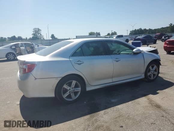 2014 Toyota Camry L z VIN 4T1BF1FK6EU436837, wystawiony jako Copart lot #66160825 z przebiegiem 100 755 mil mil oraz Szkoda całkowita • Salvage title. Historia ofert i sprzedaży dostępna na DreamBid. Obrazek 3.