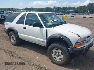 2003 Chevrolet Blazer LS z VIN 1GNCT18X83K143404, wystawiony jako IAAI lot #42572749 z przebiegiem 182 362 mil mil oraz . Historia ofert i sprzedaży dostępna na DreamBid. Obrazek 1.
