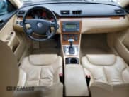 ✅ 2007 Volkswagen Passat 3.6L • VIN: WVWVU73C17E002300 • Lot: 50653755. Wystawiony na Copart z przebiegiem 152 310 mil. Bezpłatny archiwum sprzedaży aukcyjnych z USA i szczegółowy raport historii pojazdu na DreamBid. Zdjęcie 8.