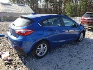 2017 Chevrolet Cruze LT z VIN 3G1BE6SM2HS549323, wystawiony jako Copart lot #68322312 z przebiegiem 121 635 mil mil oraz . Historia ofert i sprzedaży dostępna na DreamBid. Obrazek 3.