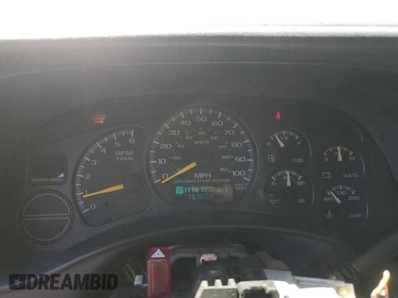 ✅ 2001 Chevrolet Suburban LS • VIN: 1GNFK16T91J309528 • Lot: 58804824. Wystawiony na Copart z przebiegiem 197 608 mil. Bezpłatny archiwum sprzedaży aukcyjnych z USA i szczegółowy raport historii pojazdu na DreamBid. Zdjęcie 9.