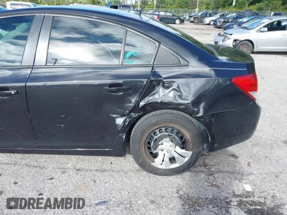 2014 Chevrolet Cruze LS z VIN 1G1PA5SH9E7479991, wystawiony jako IAAI lot #43338783 z przebiegiem 77 067 mil mil oraz . Historia ofert i sprzedaży dostępna na DreamBid. Obrazek 6.