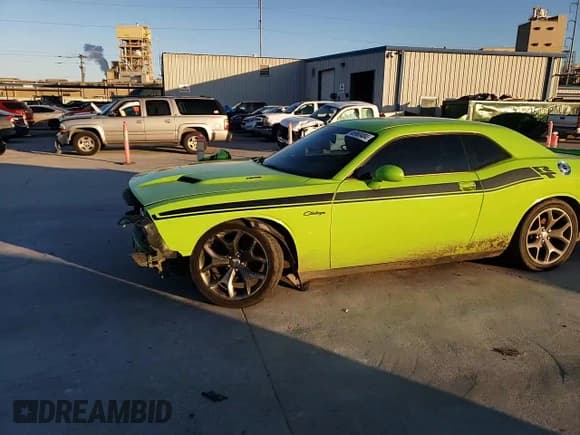 ✅ 2015 Dodge Challenger R/T Plus • VIN: 2C3CDZBT8FH878264 • Lot: 46968404. Wystawiony na Copart z przebiegiem 89 985 mil. Bezpłatny archiwum sprzedaży aukcyjnych z USA i szczegółowy raport historii pojazdu na DreamBid. Zdjęcie 12.