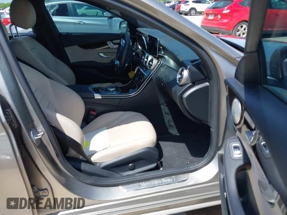 ✅ 2021 Mercedes-Benz C 300 • VIN: W1KWF8DB8MR609394 • Лот: 42554648. Опубликован ранее на IAAI с пробегом 25 317 миль. Бесплатный доступ к архиву аукционных продаж из США и подробный отчёт об истории автомобиля на DreamBid. Изображение 5.