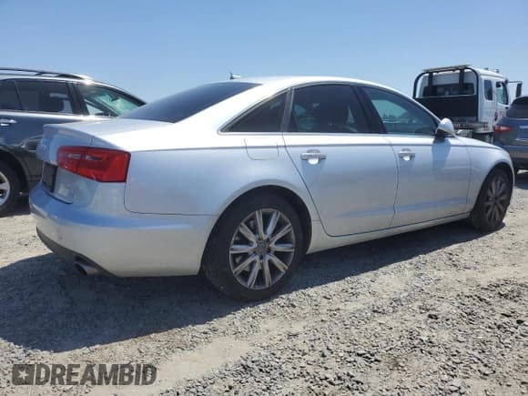✅ 2015 Audi A6 Premium • VIN: WAUFFAFC9FN048282 • Lot: 54240605. Wystawiony na Copart z przebiegiem 87 057 mil. Bezpłatny archiwum sprzedaży aukcyjnych z USA i szczegółowy raport historii pojazdu na DreamBid. Zdjęcie 3.