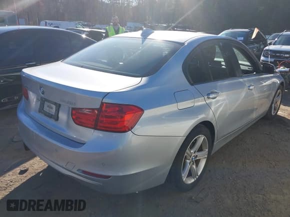 ✅ 2015 BMW 3 Series 328i xDrive • VIN: WBA3B5G58FNS13163 • Лот: 43671274. Опубликован ранее на IAAI с пробегом 94 333 миль. Бесплатный доступ к архиву аукционных продаж из США и подробный отчёт об истории автомобиля на DreamBid. Изображение 4.