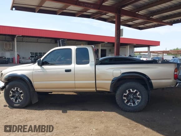 ✅ 2002 Toyota Tacoma PreRunner • VIN: 5TESN92N12Z123221 • Lot: 43067445. Listed on IAAI with 282,792 mi. Free auction sales archive from the USA and detailed vehicle history report at DreamBid. Image 13.