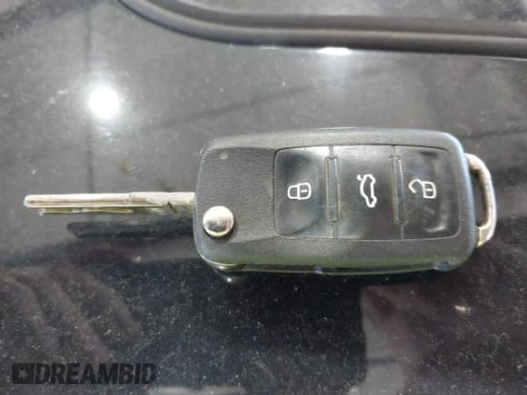 ✅ 2011 Volkswagen Jetta TDI • VIN: 3VWLL7AJ5BM128218 • Lot: 42250334. Listed on IAAI with 184,169 mi. Free auction sales archive from the USA and detailed vehicle history report at DreamBid. Image 11.