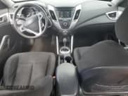 ✅ 2016 Hyundai Veloster • VIN: KMHTC6AD2GU265865 • Lot: 76416584. Wystawiony na Copart z przebiegiem 162 448 mil. Bezpłatny archiwum sprzedaży aukcyjnych z USA i szczegółowy raport historii pojazdu na DreamBid. Zdjęcie 8.