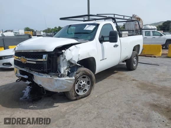 ✅ 2014 Chevrolet Silverado 2500HD Work Truck • VIN: 1GC0CVCG5EF177029 • Lot: 42116212. Wystawiony na IAAI z przebiegiem 235 360 mil. Bezpłatny archiwum sprzedaży aukcyjnych z USA i szczegółowy raport historii pojazdu na DreamBid. Zdjęcie 2.