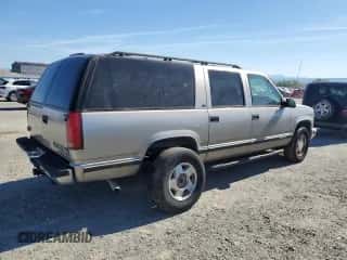 1999 Chevrolet Suburban z VIN 3GNFK16R8XG136339, wystawiony jako Copart lot #55705555 z przebiegiem 145 130 mil mil oraz Szkoda całkowita • Salvage title. Historia ofert i sprzedaży dostępna na DreamBid. Obrazek 3.