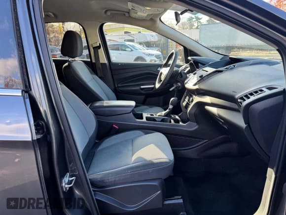 ✅ 2017 Ford Escape SE • VIN: 1FMCU9GD0HUD02497 • Lot: 93264155. Listed on Copart with 124,678 mi. Free auction sales archive from the USA and detailed vehicle history report at DreamBid. Image 7.