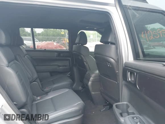 ✅ 2025 Hyundai Santa Fe Calligraphy • VIN: 5NMP5DG18SH045812 • Lot: 42595319. Listed on IAAI with 1,830 mi. Free auction sales archive from the USA and detailed vehicle history report at DreamBid. Image 8.