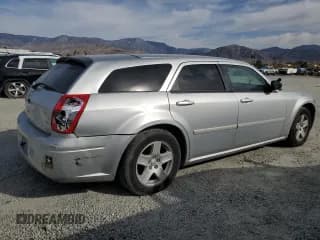 ✅ 2005 Dodge Magnum SE • VIN: 2D4FV48V05H565499 • Lot: 91934065. Listed on Copart with 70,024 mi. Free auction sales archive from the USA and detailed vehicle history report at DreamBid. Image 3.