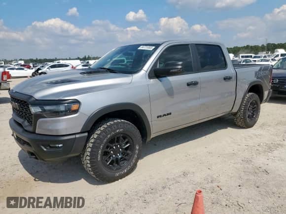 2025 Ram 1500 Rebel z VIN 1C6SRFLP5SN521500, wystawiony jako Copart lot #84731065 z przebiegiem 15 845 mil mil oraz Szkoda całkowita • Salvage title. Historia ofert i sprzedaży dostępna na DreamBid. Obrazek 1.