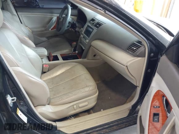 ✅ 2010 Toyota Camry • VIN: 4T1BB3EK2AU115333 • Lot: 42991916. Listed on IAAI with 284,344 mi. Free auction sales archive from the USA and detailed vehicle history report at DreamBid. Image 5.