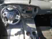 ✅ 2013 Dodge Charger Police • VIN: 2C3CDXAT3DH587898 • Lot: 90938085. Wystawiony na Copart z przebiegiem 193 915 mil. Bezpłatny archiwum sprzedaży aukcyjnych z USA i szczegółowy raport historii pojazdu na DreamBid. Zdjęcie 8.