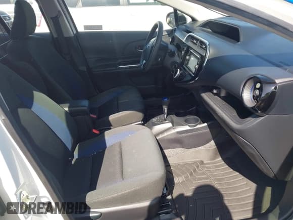 ✅ 2018 Toyota Prius One • VIN: JTDKDTB3XJ1613079 • Lot: 42054108. Listed on IAAI with 43,440 mi. Free auction sales archive from the USA and detailed vehicle history report at DreamBid. Image 5.