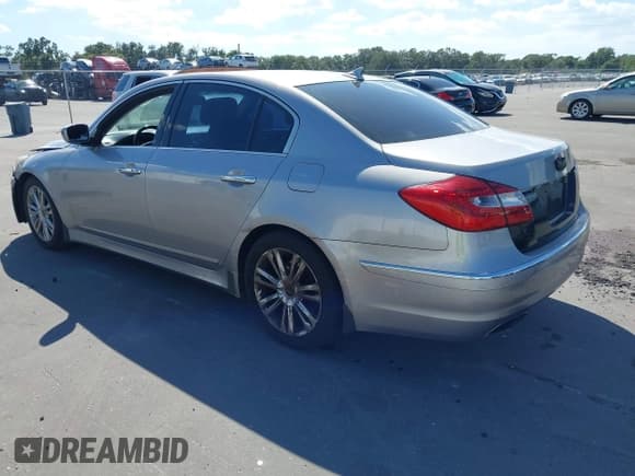 ✅ 2013 Hyundai Genesis 3.8L • VIN: KMHGC4DD6DU213250 • Lot: 43482397. Wystawiony na IAAI z przebiegiem 148 244 mil. Bezpłatny archiwum sprzedaży aukcyjnych z USA i szczegółowy raport historii pojazdu na DreamBid. Zdjęcie 3.