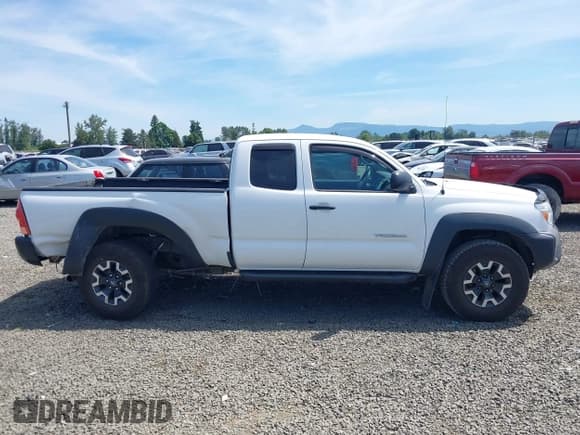 ✅ 2015 Toyota Tacoma • VIN: 5TFUX4EN8FX035829 • Lot: 42433731. Listed on IAAI with 116,369 mi. Free auction sales archive from the USA and detailed vehicle history report at DreamBid. Image 13.