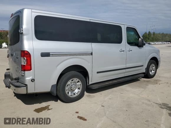 ✅ 2015 Nissan NV SL • VIN: 5BZAF0AA3FN852252 • Lot: 70133715. Wystawiony na Copart z przebiegiem 161 054 mil. Bezpłatny archiwum sprzedaży aukcyjnych z USA i szczegółowy raport historii pojazdu na DreamBid. Zdjęcie 3.