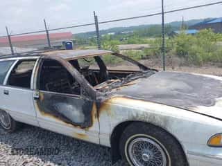 1995 Chevrolet Caprice z VIN 1G1BL82P5SR127021, wystawiony jako IAAI lot #42463717 z przebiegiem Nie podano mil oraz . Historia ofert i sprzedaży dostępna na DreamBid. Obrazek 6.