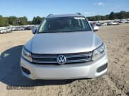 ✅ 2017 Volkswagen Tiguan S • VIN: WVGBV7AX8HK054544 • Lot: 85679905. Wystawiony na Copart z przebiegiem 130 027 mil. Bezpłatny archiwum sprzedaży aukcyjnych z USA i szczegółowy raport historii pojazdu na DreamBid. Zdjęcie 5.