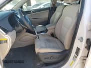 ✅ 2017 Hyundai Tucson SE • VIN: KM8J3CA40HU504739 • Лот: 92613605. Опубликован ранее на Copart с пробегом 196 981 миль. Бесплатный доступ к архиву аукционных продаж из США и подробный отчёт об истории автомобиля на DreamBid. Изображение 7.