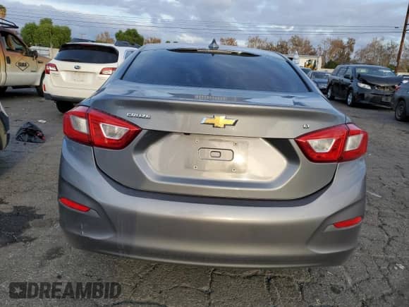 ✅ 2019 Chevrolet Cruze LT • VIN: 1G1BE5SM7K7110389 • Lot: 70023482. Wystawiony na Copart z przebiegiem 97 014 mil mil. Skorzystaj z bezpłatnego archiwum sprzedaży aukcyjnych z USA i zobacz szczegółowy raport historii pojazdu na DreamBid. Zdjęcie 6.
