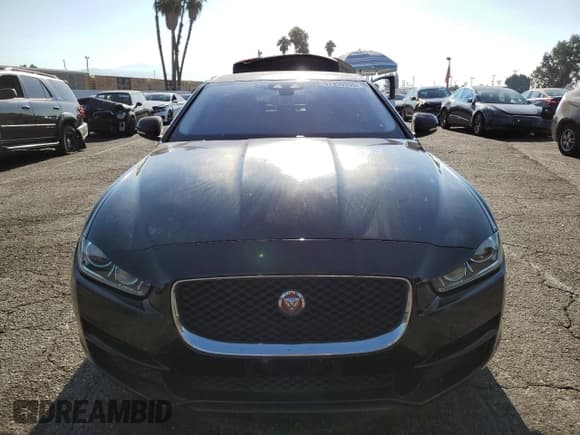 ✅ 2017 Jaguar XE 25t Premium • VIN: SAJAD4BG1HA962003 • Lot: 67956935. Wystawiony na Copart z przebiegiem 77 689 mil. Bezpłatny archiwum sprzedaży aukcyjnych z USA i szczegółowy raport historii pojazdu na DreamBid. Zdjęcie 5.